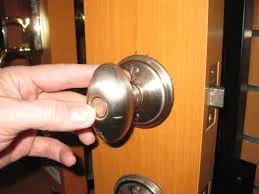 Locksmith Master Store Newton, MA 617-712-1211 - door-unlock